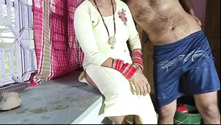 Kitchen sex of the Bhabhi in yellow carnival mask and Indian devar