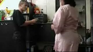 Lucky guy copulates with big-assed mature mom in amateur XXX video