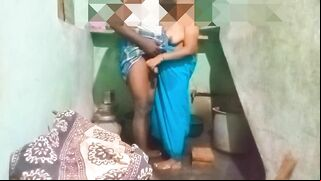 Desi XXX ! Home sex scandal of Kerala aunty with neighbor leaked