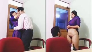Desi MMS XXX Leaked! Village teacher shows her naked pussy to the heaster